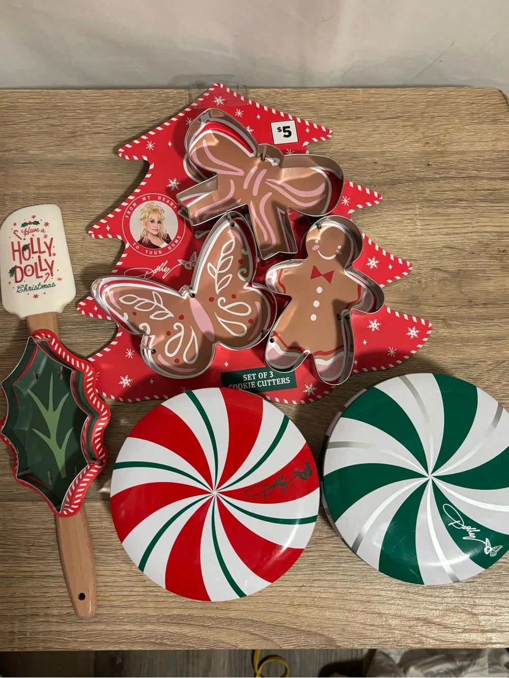 Dolly Parton Christmas Candles and Baking Set 6 pieces